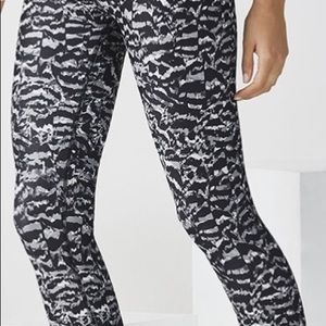Fabletics | Salar Printed Powerhold Capri
